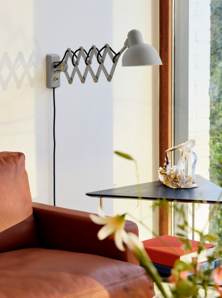 Fritz Hansen Kaiser Idell™ Wandleuchte grau